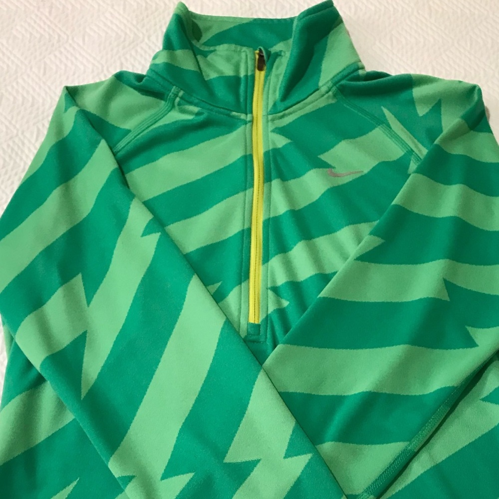 Size M Womens Nike Quarter Zip- Excellent Condition